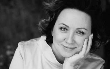 Әдемі қаншықтар порно қара белдік шұлық гартерлер сексуалды